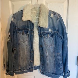 Denim coat with fur inside